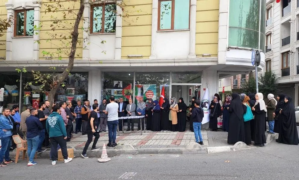 Kevser Kültür Merkezi'nin düzenlediği "Gazze'ye Yardım" kermesi açıldı.